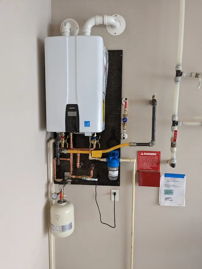 Professional plumber installing copper piping in a Tamarac home